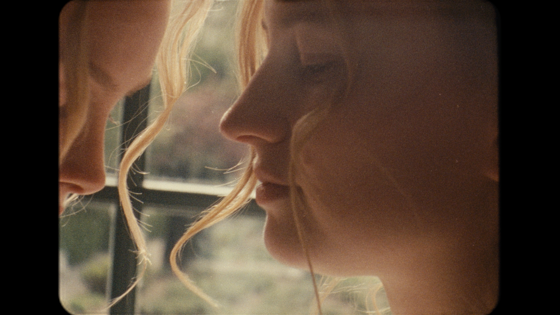 AMO AMARE, Still 1