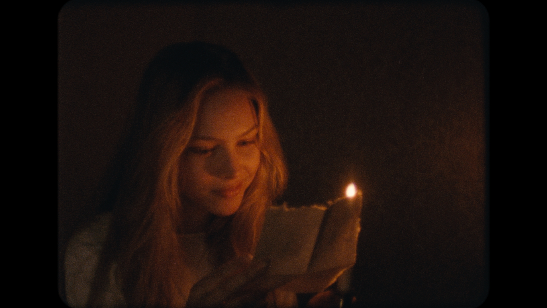 AMO AMARE, Still 2