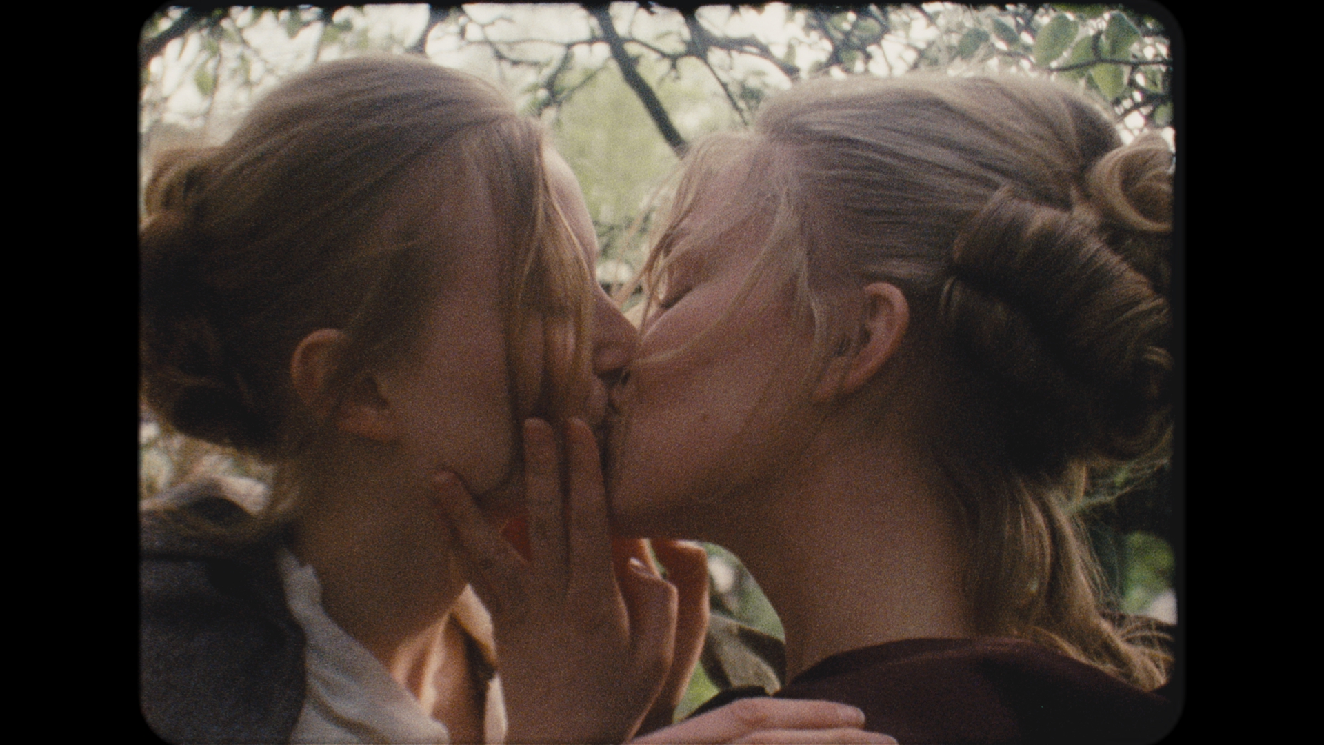 AMO AMARE, Still 6